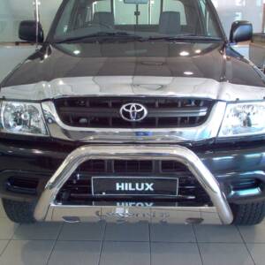 Bonnet Guard (Chrome) - Toyota Hilux 2002–2005